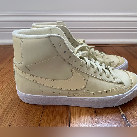 Nike Blazer - Picture 2 of 11